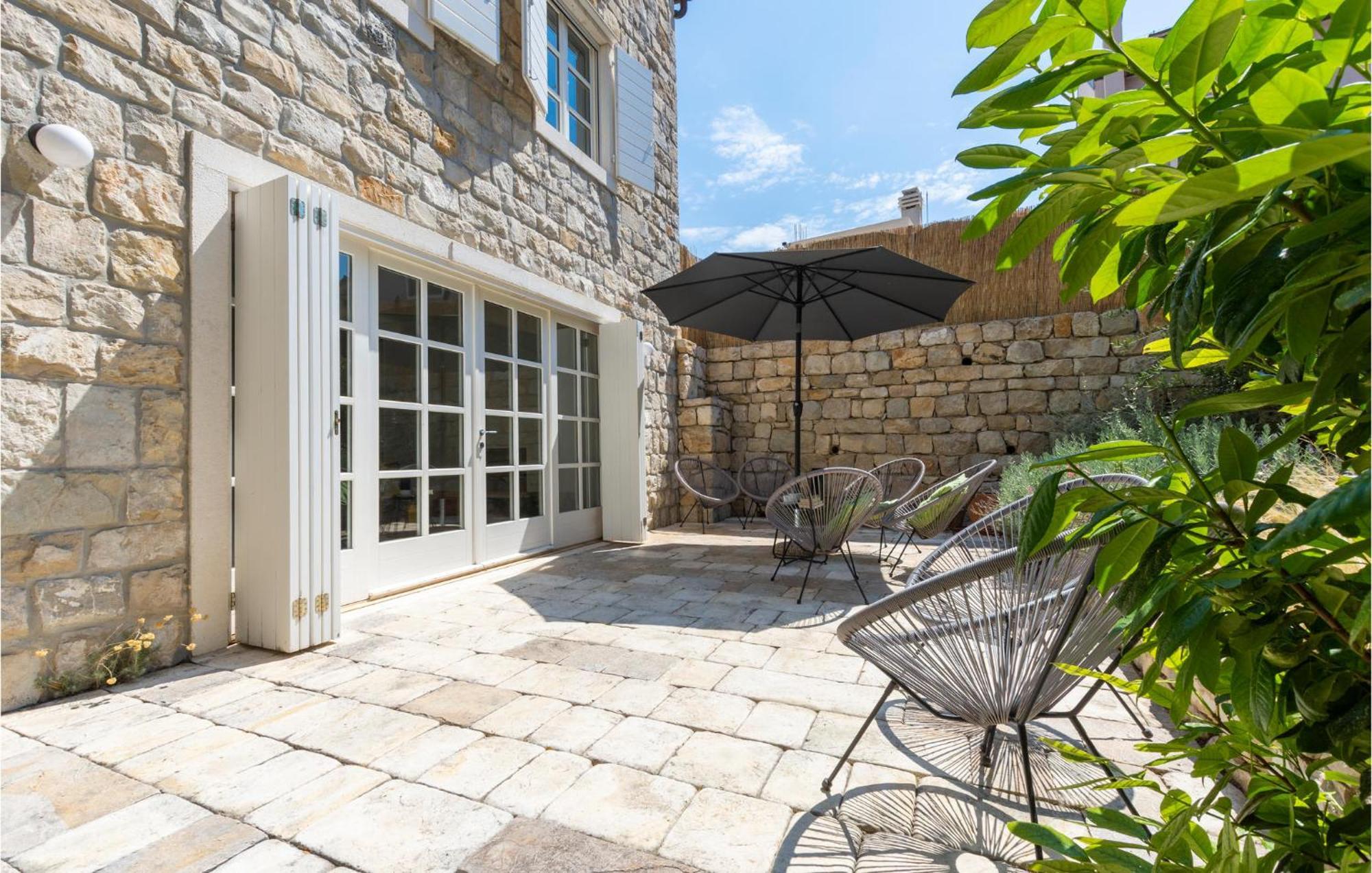 Stunning Home In Split With Outdoor Swimming Pool Kültér fotó