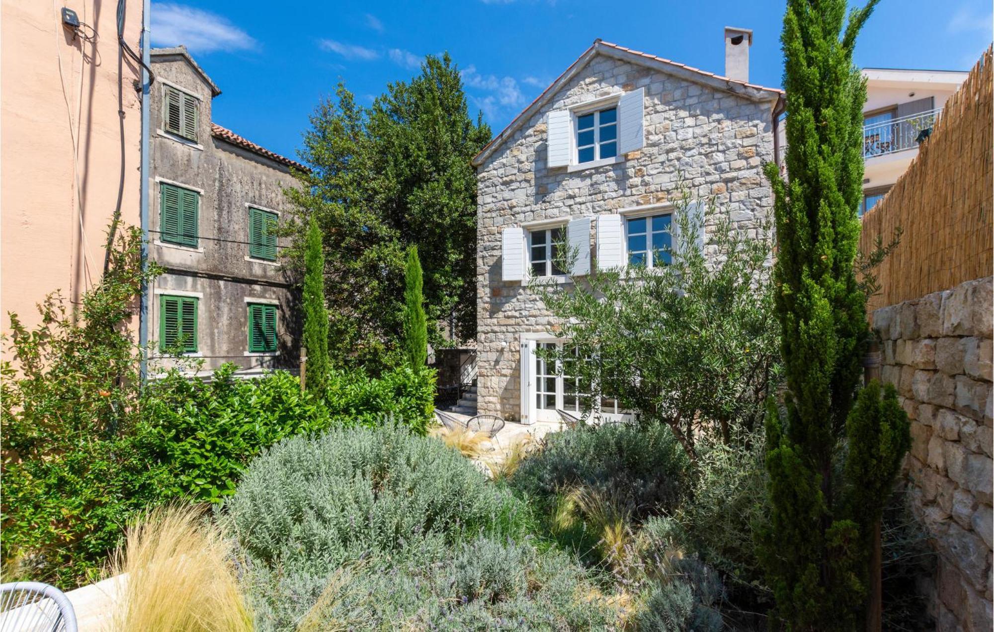Stunning Home In Split With Outdoor Swimming Pool Kültér fotó