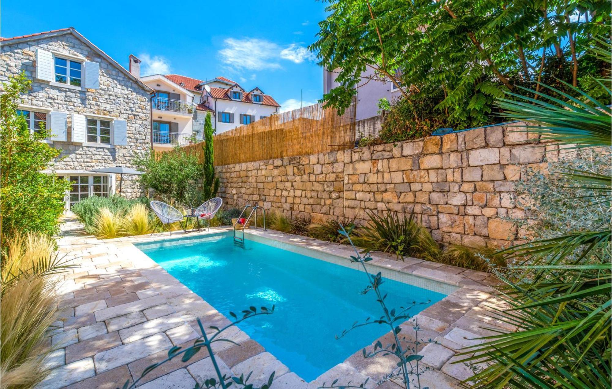 Stunning Home In Split With Outdoor Swimming Pool Kültér fotó